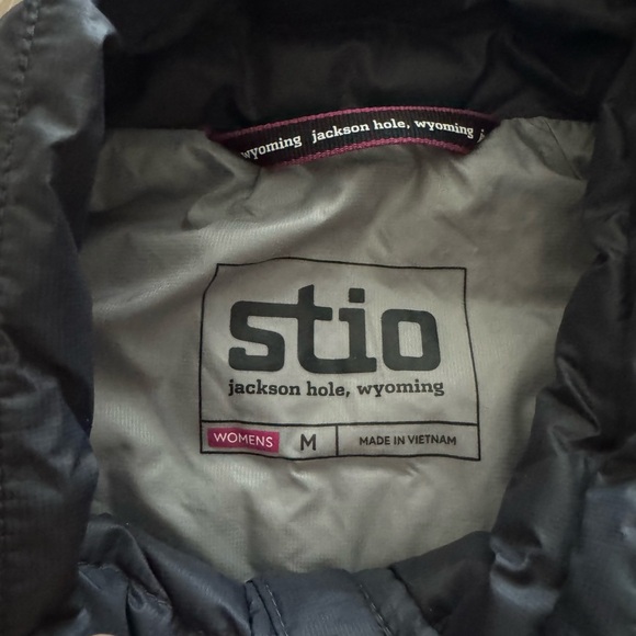 Stio Women's Black Quilted Packable Down Vest - Picture 4 of 6